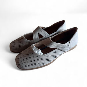 Comfortview Gray-Tan Perforated Mary Jane Flats Size 8 | Cross Strap | Giftable